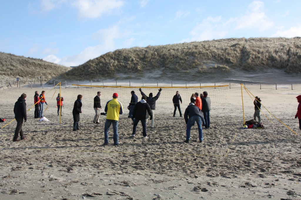 Teambuilding activiteiten aan het strand